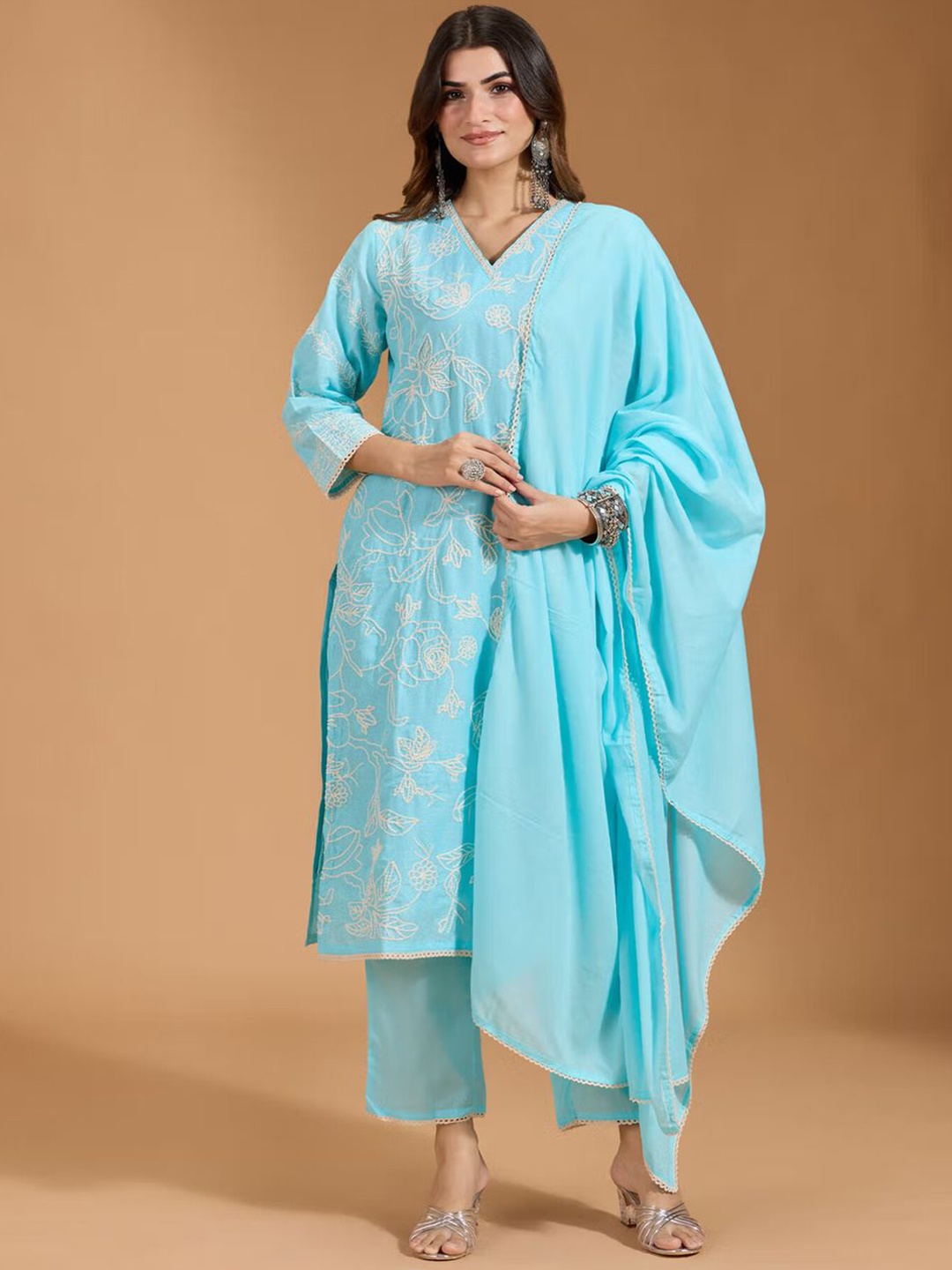 House of Pataudi Floral Embroidered Pure Cotton Straight Kurta With Trouser & Dupatta, Blue
House of Pataudi Floral Embroidered Pure Cotton Straight Kurta With Trouser & Dupatta, Blue