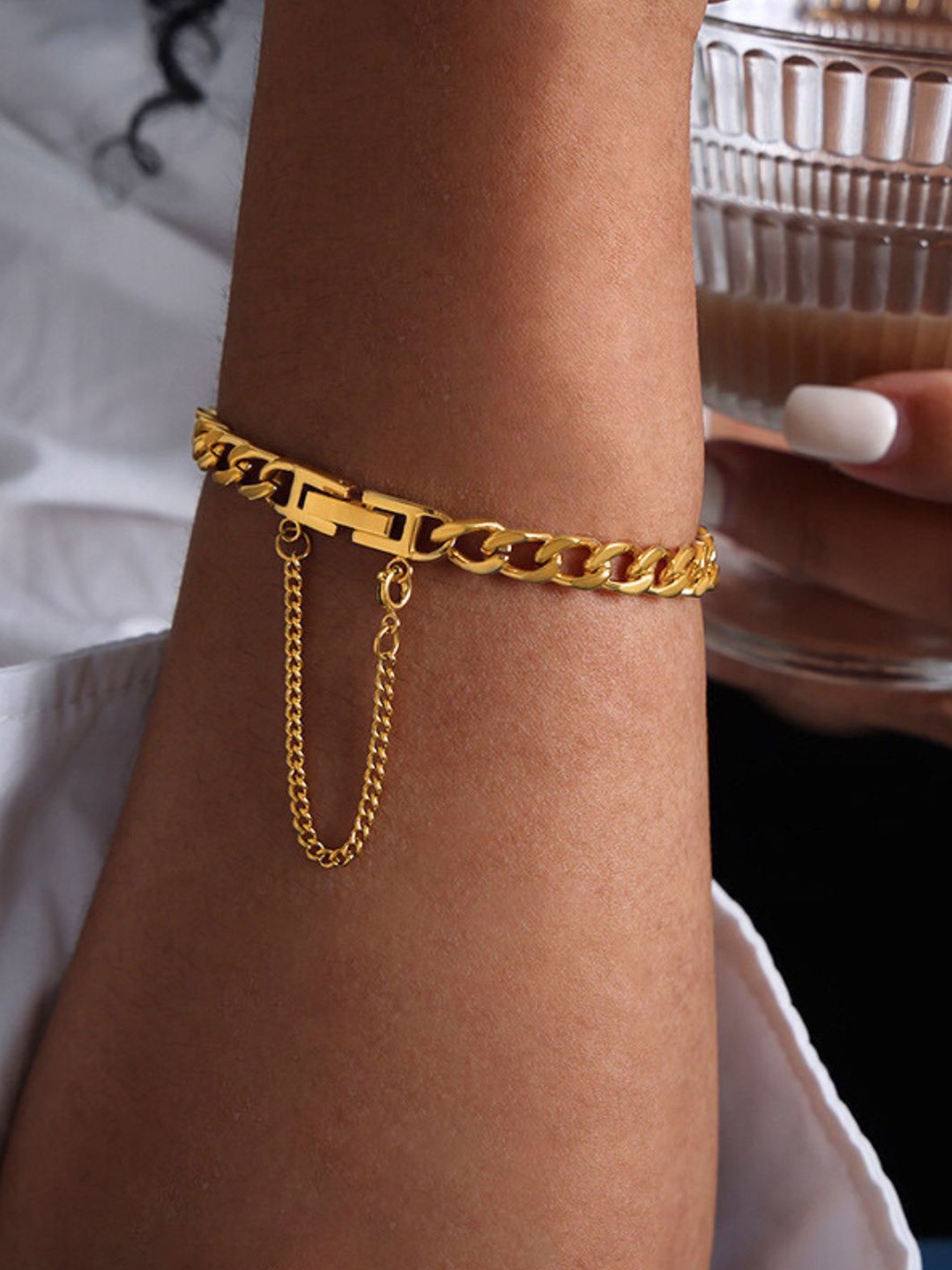 AQUASTREET 18K Gold Plated Waterproof Antitarnish Titanium Steel Cuban Chain Bracelet
AQUASTREET 18K Gold Plated Waterproof Antitarnish Titanium Steel Cuban Chain Bracelet
