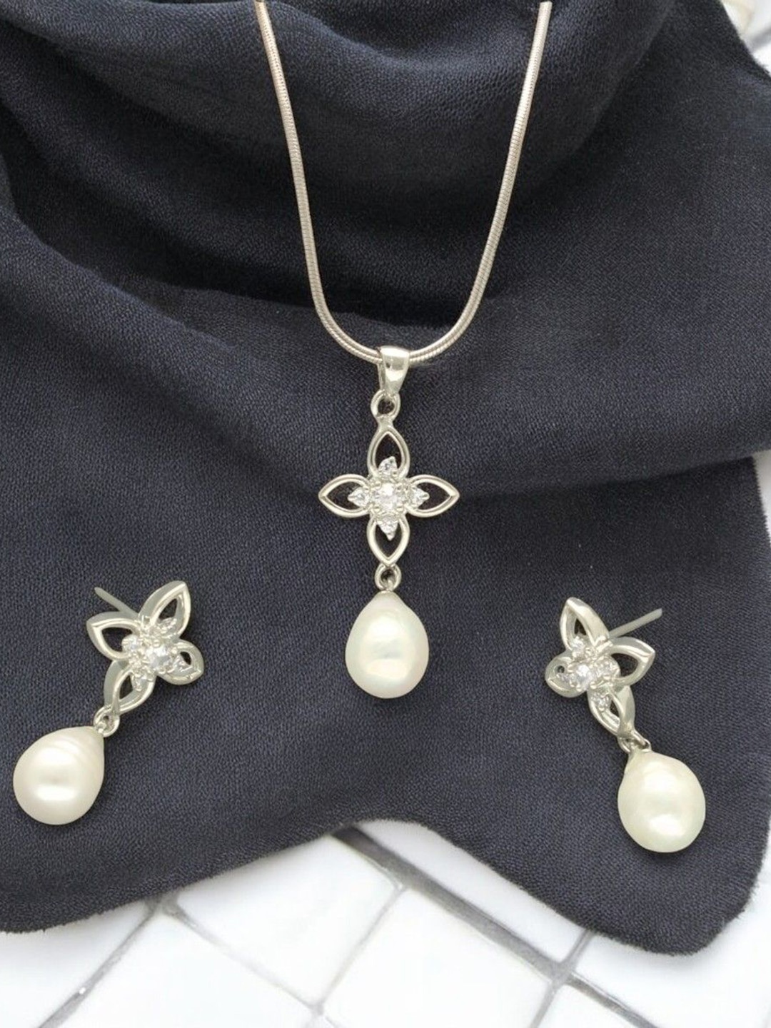 Sri Jagdamba Pearls Dealer Silver Plated CZ Stone Studded & Beaded Floral Jewellery Set
Sri Jagdamba Pearls Dealer Silver Plated CZ Stone Studded & Beaded Floral Jewellery Set