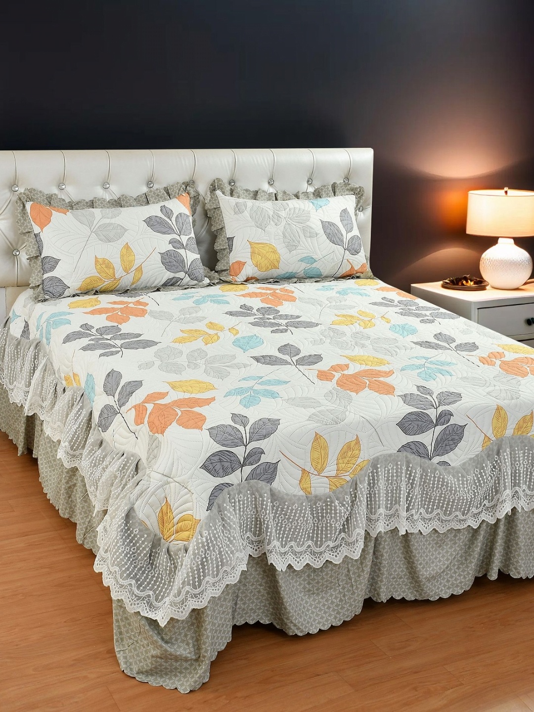THE little BIG STORE White Floral Quiltted 300 TC King Bedsheet Set - 1.82 m x 1.98 m
THE little BIG STORE White Floral Quiltted 300 TC King Bedsheet Set - 1.82 m x 1.98 m