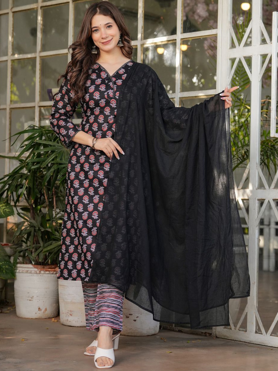Ethnic Yard Floral Printed V-Neck Pure Cotton Straight Kurta With Trouser & Dupatta, Black
Ethnic Yard Floral Printed V-Neck Pure Cotton Straight Kurta With Trouser & Dupatta, Black