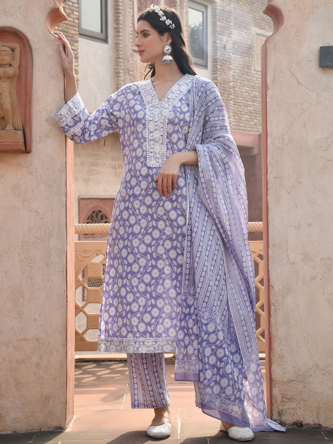 filora Floral Printed Thread Work Pure Cotton Straight Kurta With Trouser & Dupatta, Lavender
filora Floral Printed Thread Work Pure Cotton Straight Kurta With Trouser & Dupatta, Lavender