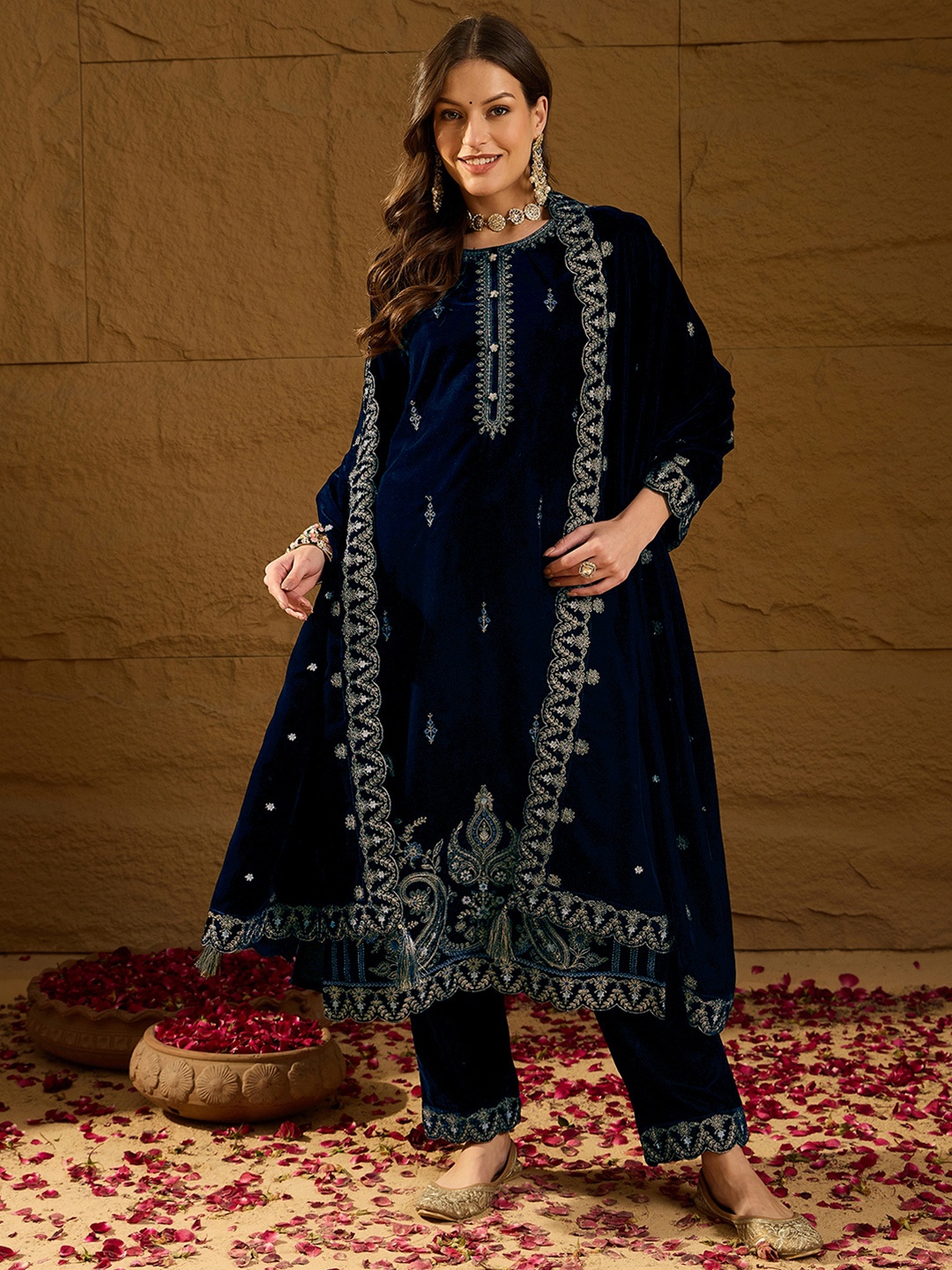 KALINI Ethnic Motifs Embroidered Round Neck Straight Velvet Kurta With Trousers & Dupatta, Blue
KALINI Ethnic Motifs Embroidered Round Neck Straight Velvet Kurta With Trousers & Dupatta, Blue