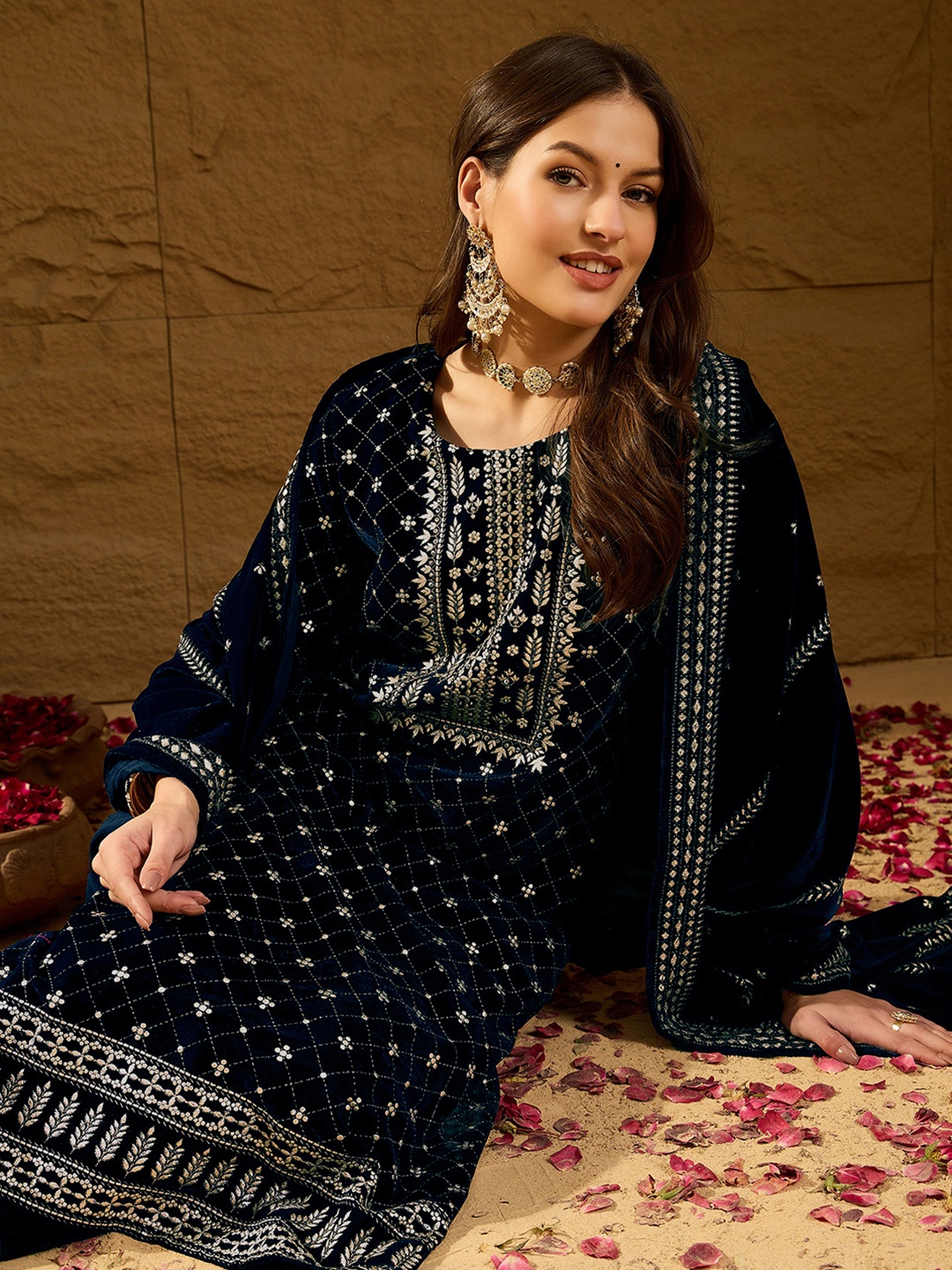 KALINI Ethnic Motifs Embroidered Sequinned Velvet Kurta With Trouser And Dupatta, Navy blue
KALINI Ethnic Motifs Embroidered Sequinned Velvet Kurta With Trouser And Dupatta, Navy blue