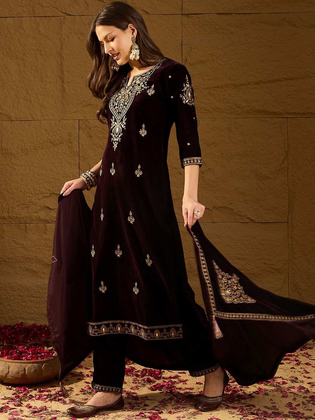 AHIKA Purple Floral Embroidered Notch Neck Velvet Straight Kurta With Trousers & Dupatta
AHIKA Purple Floral Embroidered Notch Neck Velvet Straight Kurta With Trousers & Dupatta