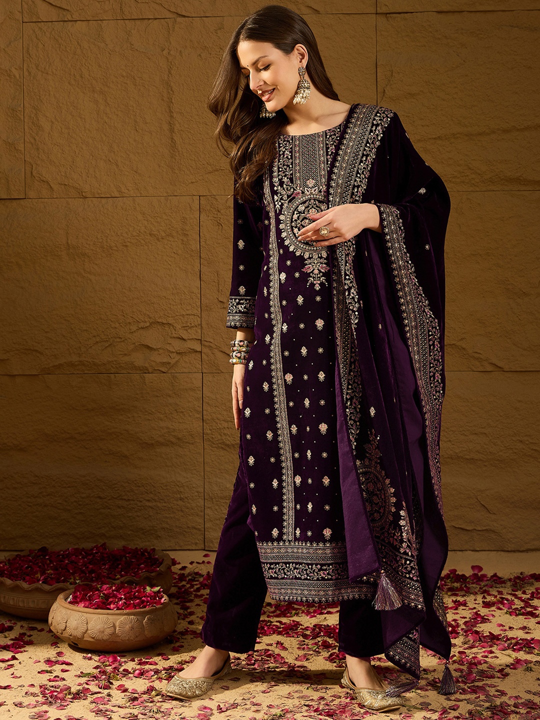 AHIKA Purple Floral Embroidered Sequinned Velvet Straight Kurta With Trousers & Dupatta
AHIKA Purple Floral Embroidered Sequinned Velvet Straight Kurta With Trousers & Dupatta