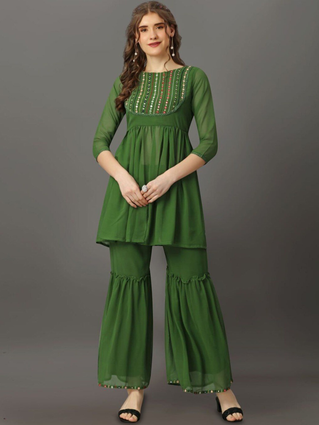 REALLTREND Geometric Yoke Design Round Neck Thread Work Georgette Kurta With Sharara, Green
REALLTREND Geometric Yoke Design Round Neck Thread Work Georgette Kurta With Sharara, Green