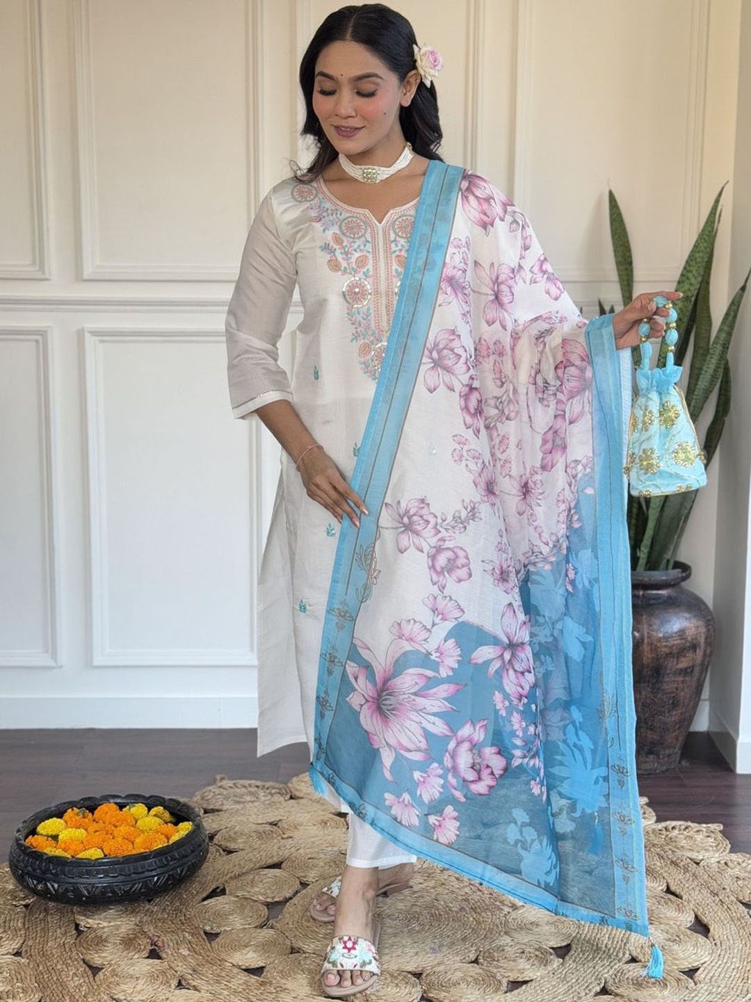 REALLTREND Floral Embroidered Notch Neck Thread Work Straight Kurta With Trouser & Dupatta, White
REALLTREND Floral Embroidered Notch Neck Thread Work Straight Kurta With Trouser & Dupatta, White