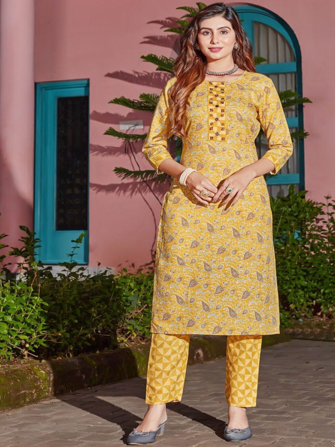 REALLTREND Paisley Printed Round Neck Mirror Work Straight Kurta With Trouser, Mustard
REALLTREND Paisley Printed Round Neck Mirror Work Straight Kurta With Trouser, Mustard