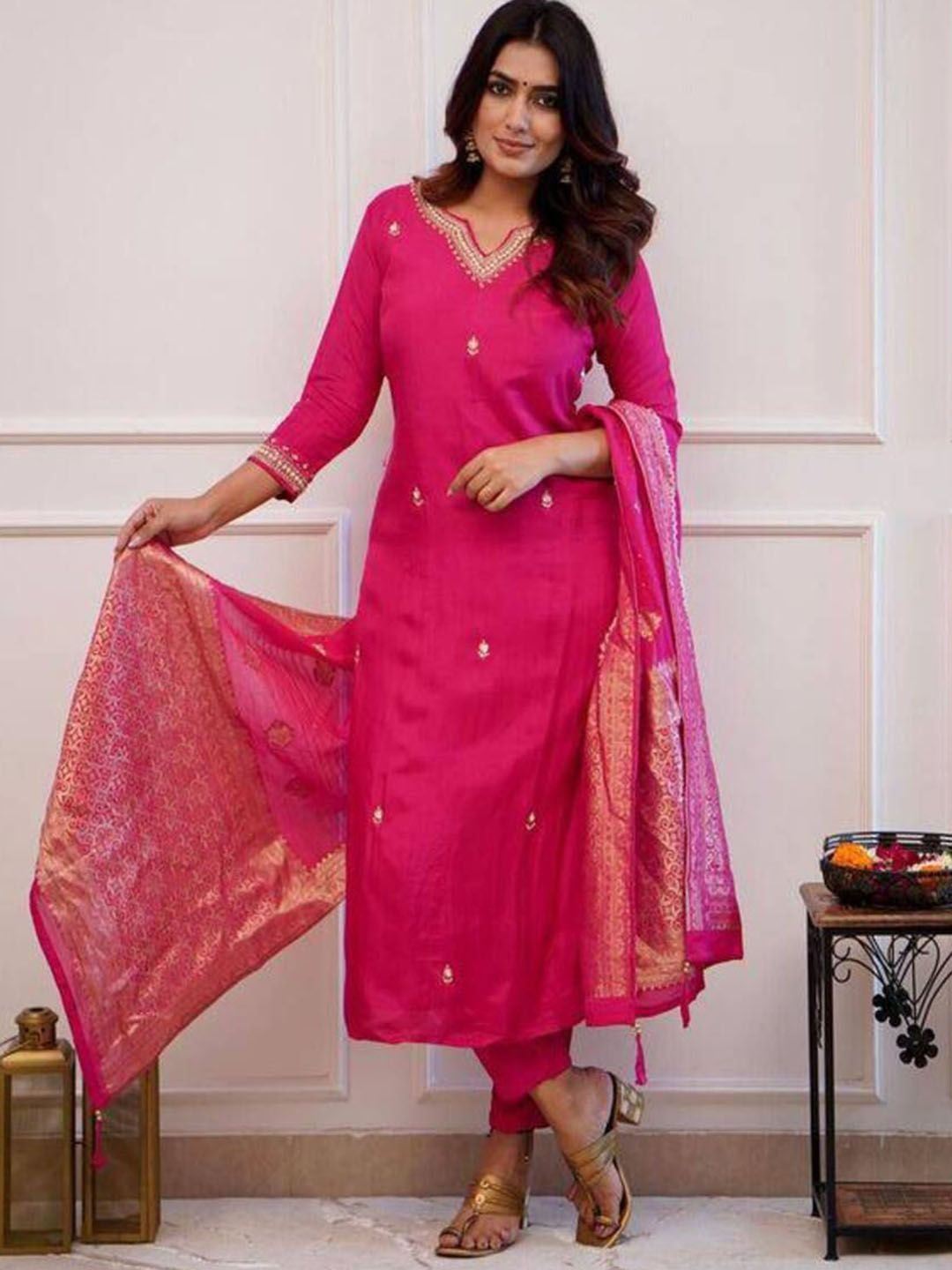 REALLTREND Floral Embroidered Notch Neck Straight Kurta With Trousers & Dupatta, Pink
REALLTREND Floral Embroidered Notch Neck Straight Kurta With Trousers & Dupatta, Pink