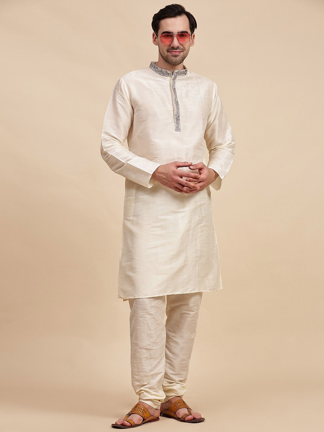 Moda Rapido Paisley Yoke Design Mandarin Collar Thread Work Straight Kurta With Pyjamas, Off white
Moda Rapido Paisley Yoke Design Mandarin Collar Thread Work Straight Kurta With Pyjamas, Off white