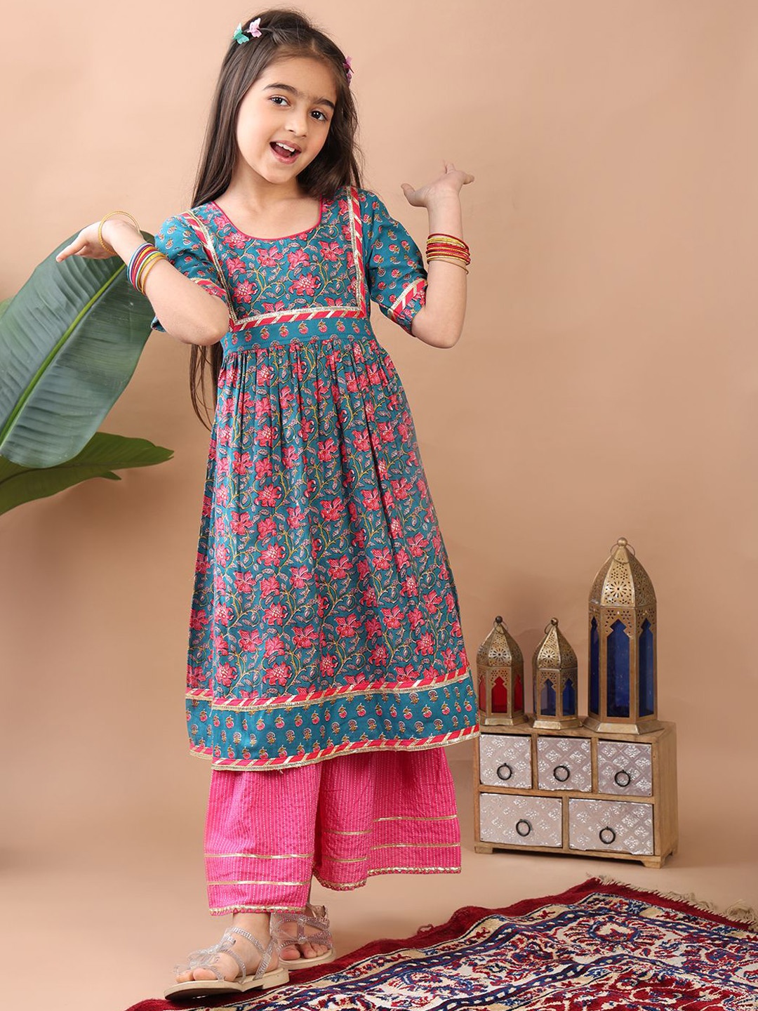 Sangria Girls Green Floral Printed Gotta Patti Pure Cotton Anarkali Kurta With Sharara
Sangria Girls Green Floral Printed Gotta Patti Pure Cotton Anarkali Kurta With Sharara