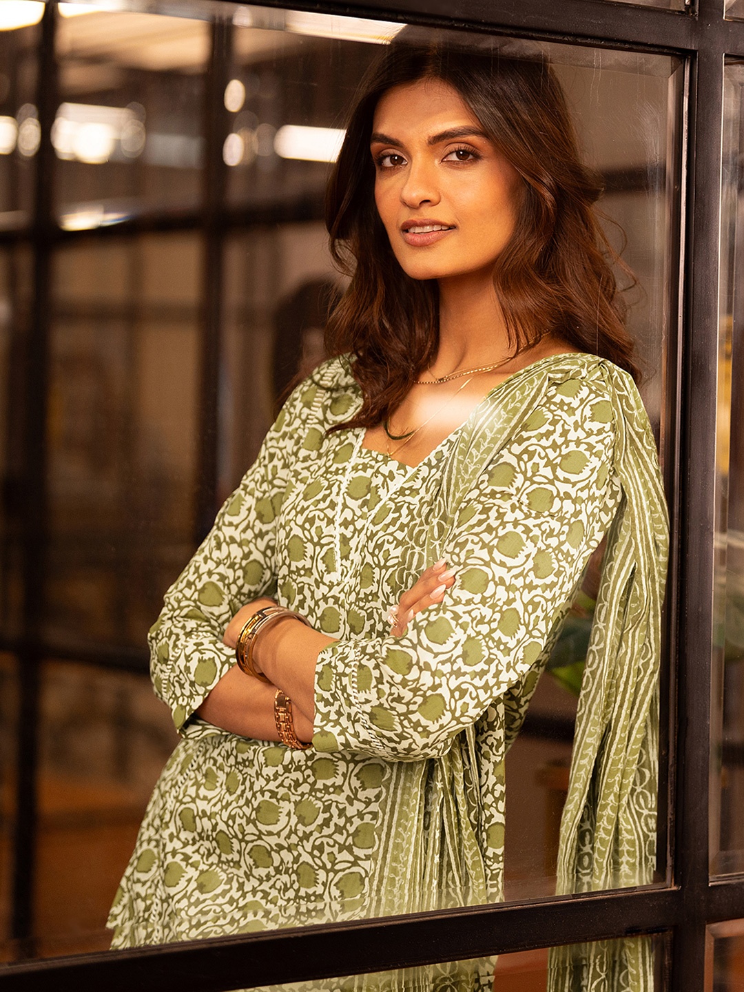 Libas Green Floral Printed Square Neck Panelled Straight Kurta With Trouser & Dupatta
Libas Green Floral Printed Square Neck Panelled Straight Kurta With Trouser & Dupatta