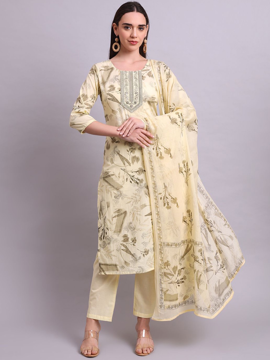 aayusika Floral Embroidered Sequinned Pure Cotton Straight Kurta with Trousers & Dupatta, Beige
aayusika Floral Embroidered Sequinned Pure Cotton Straight Kurta with Trousers & Dupatta, Beige
