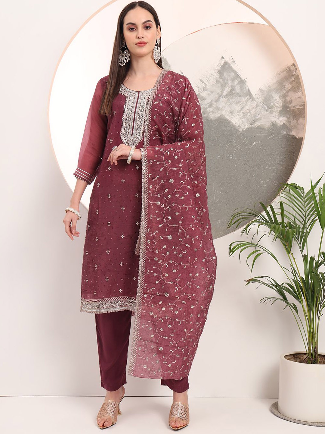 Yufta Women Embroidered Regular Thread Work Kurta with Trousers & With Dupatta, Burgundy
Yufta Women Embroidered Regular Thread Work Kurta with Trousers & With Dupatta, Burgundy