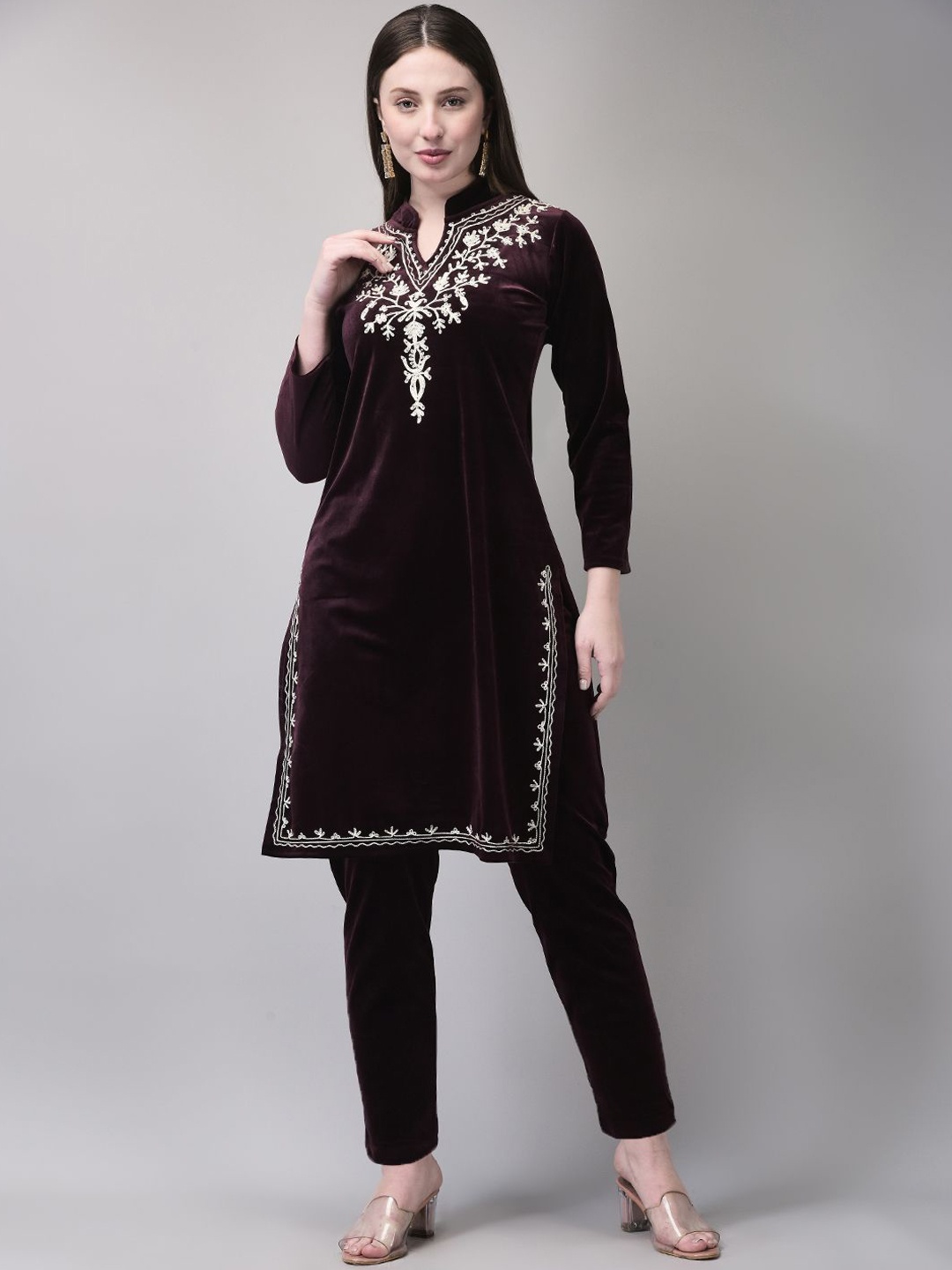 FNOCKS Floral Embroidered Mandarin Collar Thread Work Velvet Straight Kurta With Trouser, Burgundy
FNOCKS Floral Embroidered Mandarin Collar Thread Work Velvet Straight Kurta With Trouser, Burgundy
