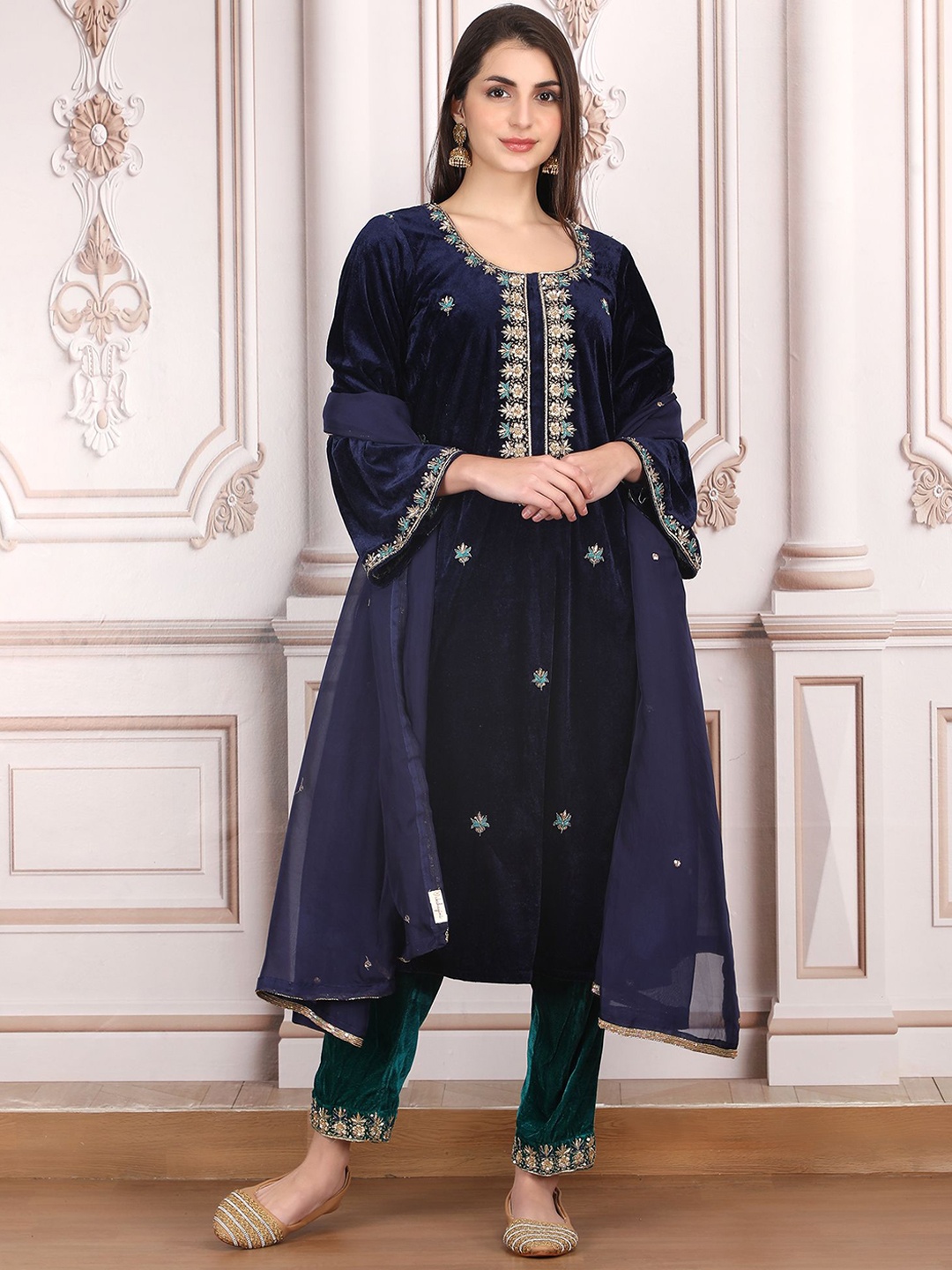 Akshayini Floral Embroidered Velvet Straight Kurta with Trousers & Dupatta, Navy blue
Akshayini Floral Embroidered Velvet Straight Kurta with Trousers & Dupatta, Navy blue