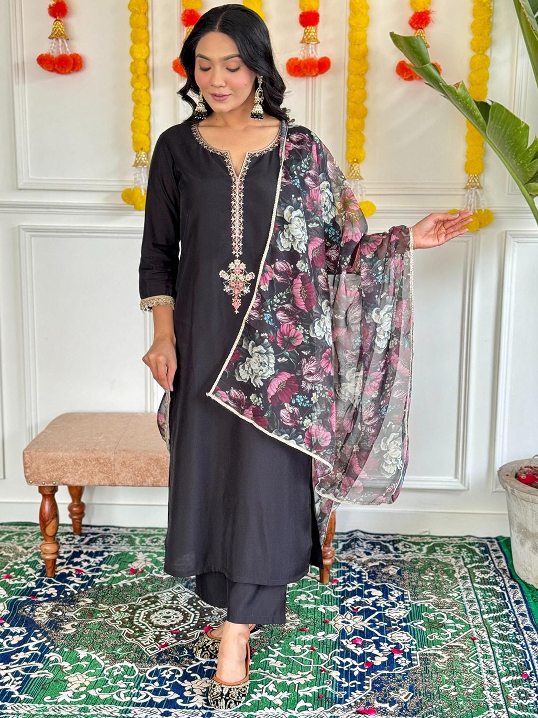 Moda Rapido Women Ethnic Motifs Embroidered Regular Thread Work Kurta with Trousers & With Dupatta, Black
Moda Rapido Women Ethnic Motifs Embroidered Regular Thread Work Kurta with Trousers & With Dupatta, Black