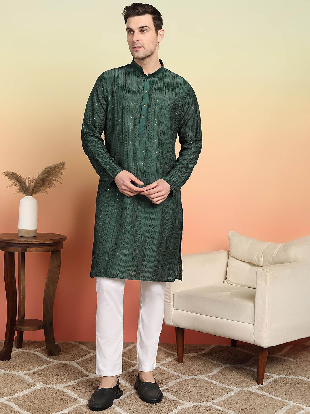 SWAGG INDIA Geometric Embroidered Mandarin Collar Sequinned Liva Straight Kurta, Green
SWAGG INDIA Geometric Embroidered Mandarin Collar Sequinned Liva Straight Kurta, Green