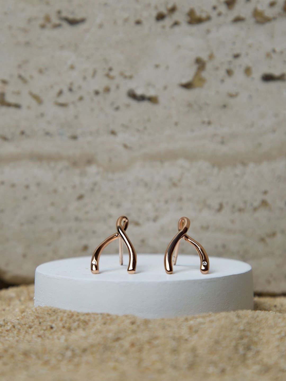 VELVET IMPERIAL 925 Sterling Silver Gold-Plated Contemporary Studs Earrings, Rose gold
VELVET IMPERIAL 925 Sterling Silver Gold-Plated Contemporary Studs Earrings, Rose gold