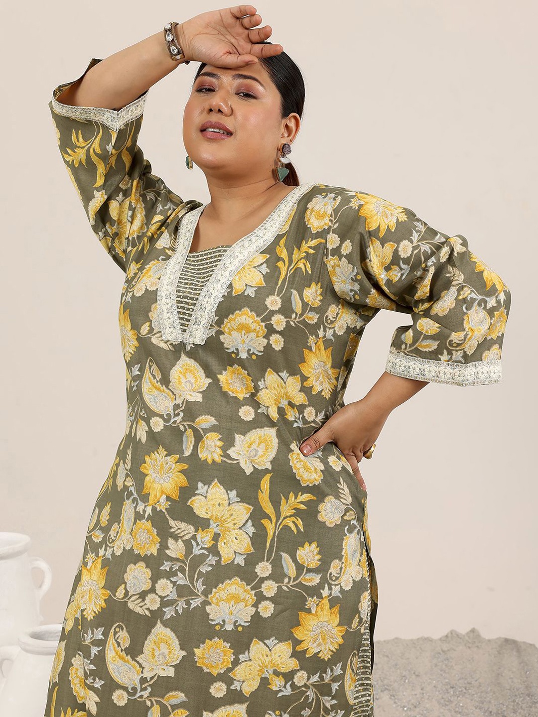 EXTRA LOVE BY LIBAS Plus Size Floral Printed Sequinned Straight Kurta With Trousers, Grey
EXTRA LOVE BY LIBAS Plus Size Floral Printed Sequinned Straight Kurta With Trousers, Grey