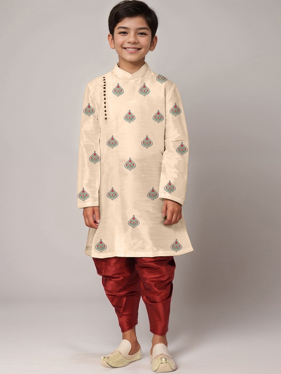 DEVOILER Boys Ethnic Motifs Printed Mandarin Collar Straight Kurta With Dhoti Pants, Beige
DEVOILER Boys Ethnic Motifs Printed Mandarin Collar Straight Kurta With Dhoti Pants, Beige