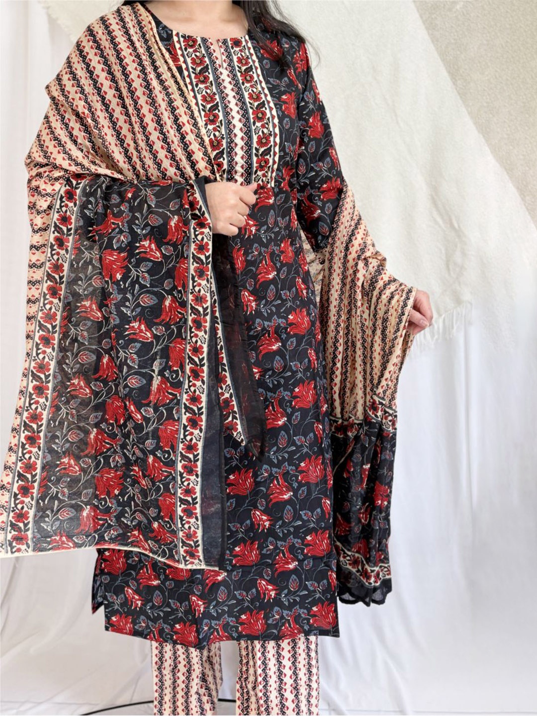 Ruha Floral Printed Beads Work Pure Cotton Straight Kurta With Trousers & Dupatta, Black
Ruha Floral Printed Beads Work Pure Cotton Straight Kurta With Trousers & Dupatta, Black