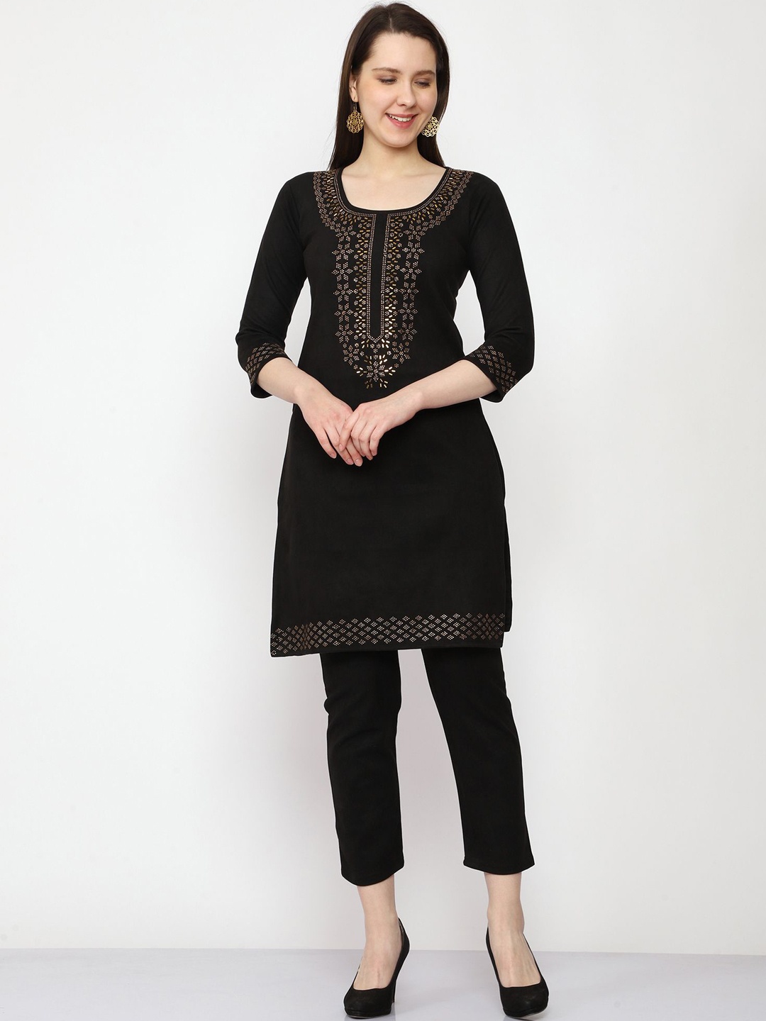 FNOCKS Floral Embroidered Beads and Stones Velvet Straight Kurta With Trouser, Black
FNOCKS Floral Embroidered Beads and Stones Velvet Straight Kurta With Trouser, Black
