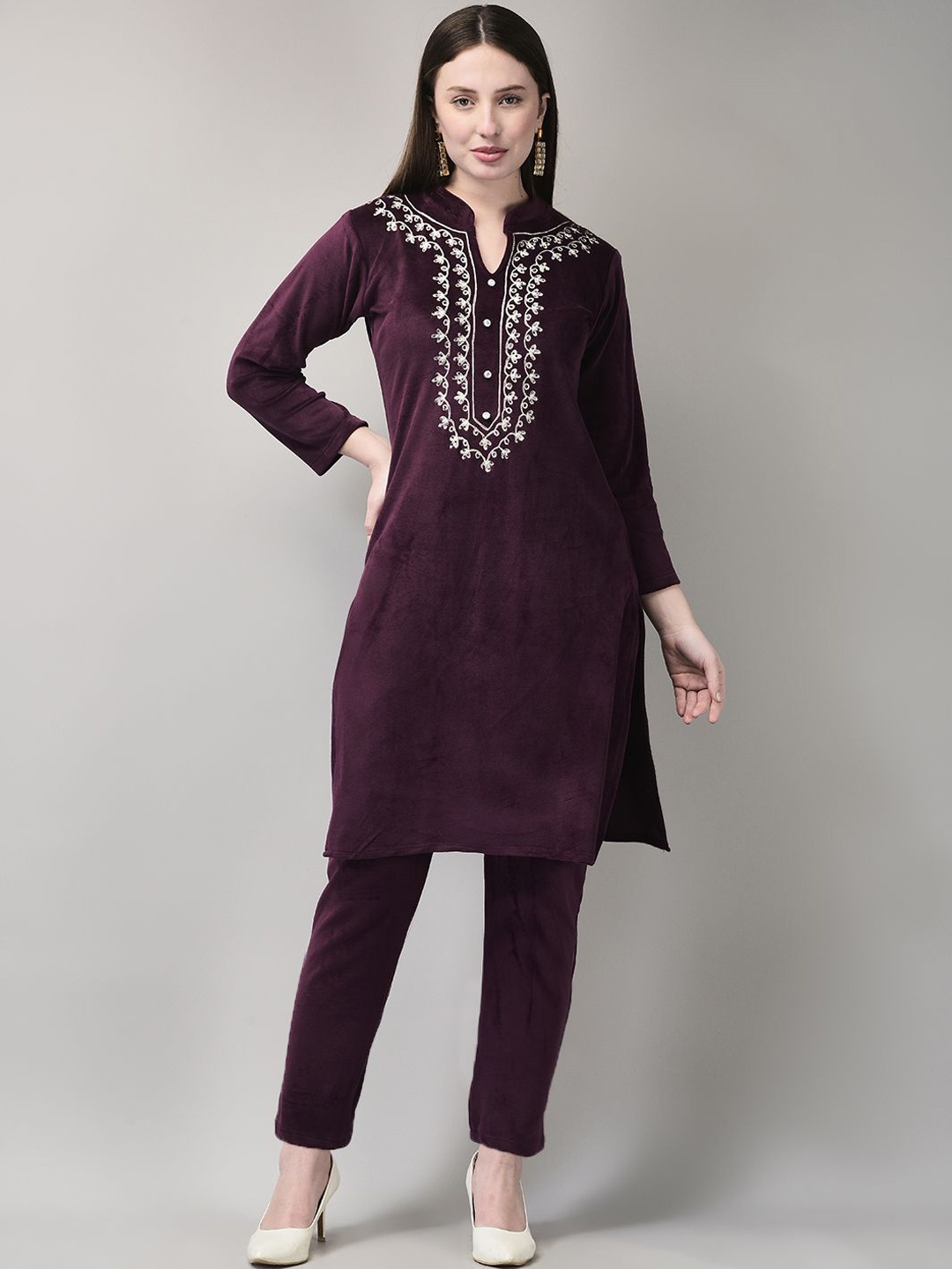 FNOCKS Floral Yoke Design Mandarin Collar Thread Work Velvet Straight Kurta With Trousers, Burgundy
FNOCKS Floral Yoke Design Mandarin Collar Thread Work Velvet Straight Kurta With Trousers, Burgundy