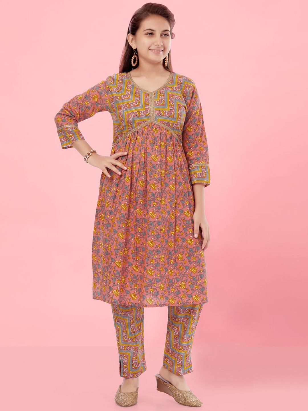 Sangria Girls Peach & Yellow Floral Printed V-Neck Pure Cotton Empire Kurta & Trousers
Sangria Girls Peach & Yellow Floral Printed V-Neck Pure Cotton Empire Kurta & Trousers