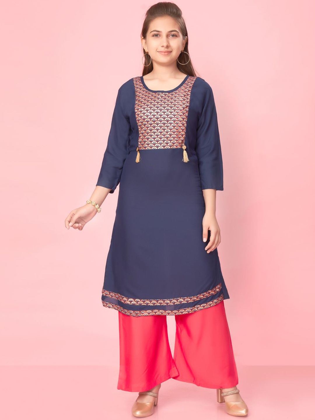 Sangria Girls Geometric Printed Round Neck Pure Cotton A-Line Kurti & Palazzos, Navy blue
Sangria Girls Geometric Printed Round Neck Pure Cotton A-Line Kurti & Palazzos, Navy blue