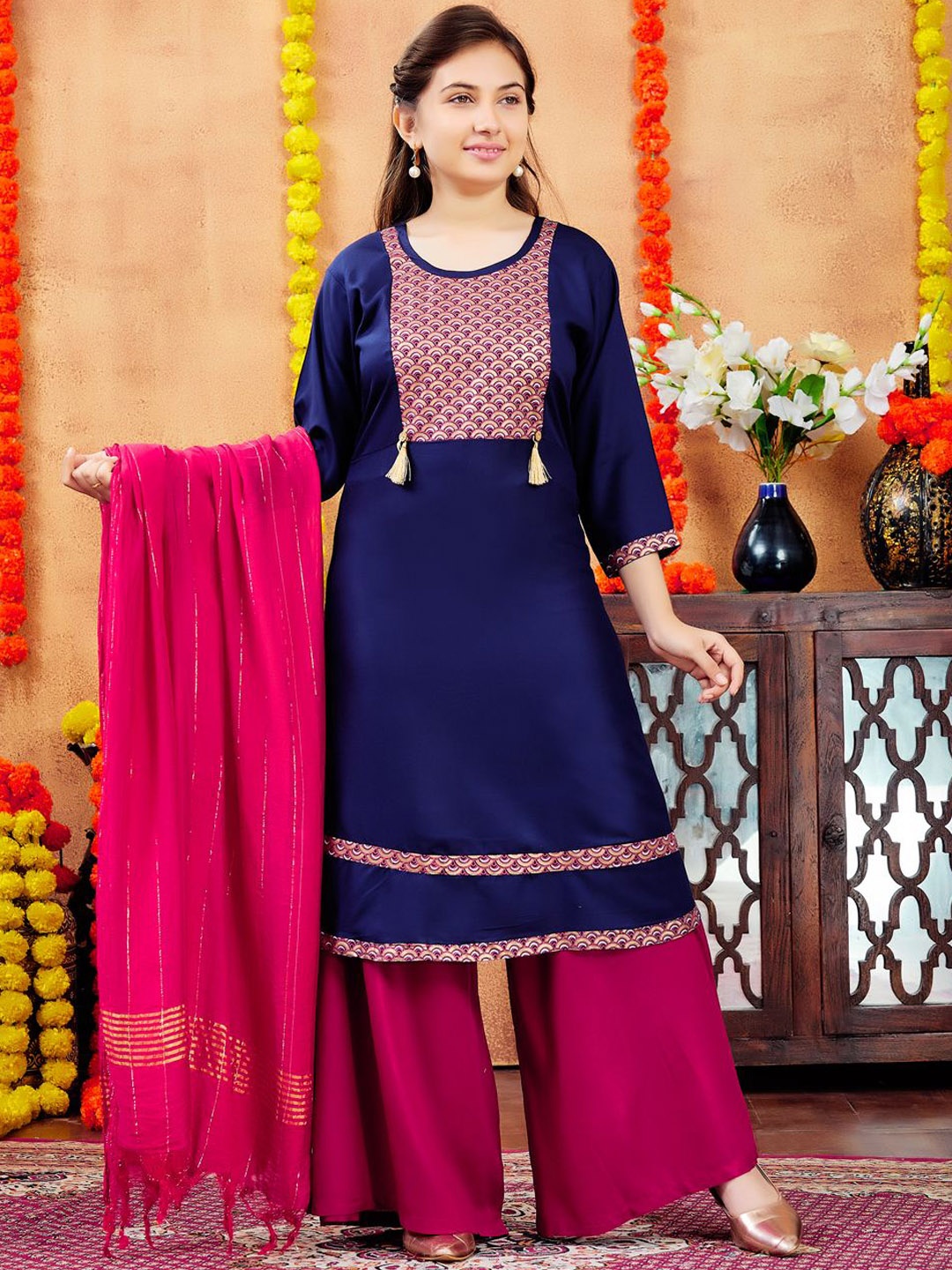 Sangria Girls Geometric Printed Yoke Design Round Neck Cotton A-Line Kurta, Navy blue
Sangria Girls Geometric Printed Yoke Design Round Neck Cotton A-Line Kurta, Navy blue