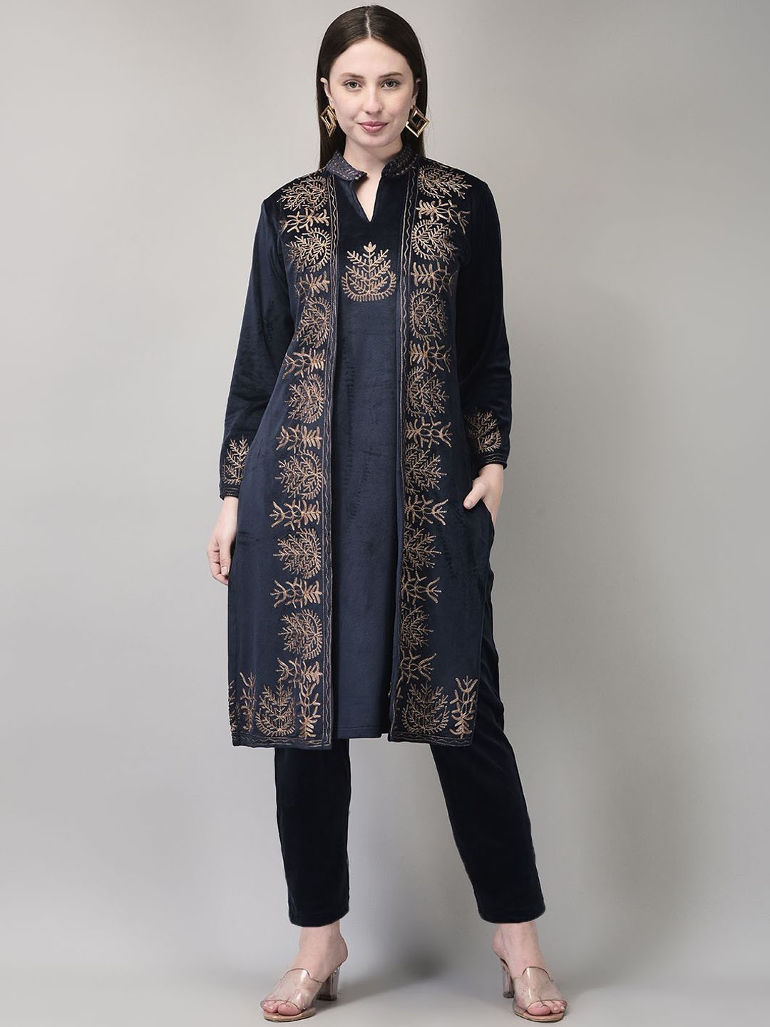 FNOCKS Floral Embroidered Mandarin Collar Thread Work Velvet Straight Kurta With Trousers, Navy blue
FNOCKS Floral Embroidered Mandarin Collar Thread Work Velvet Straight Kurta With Trousers, Navy blue
