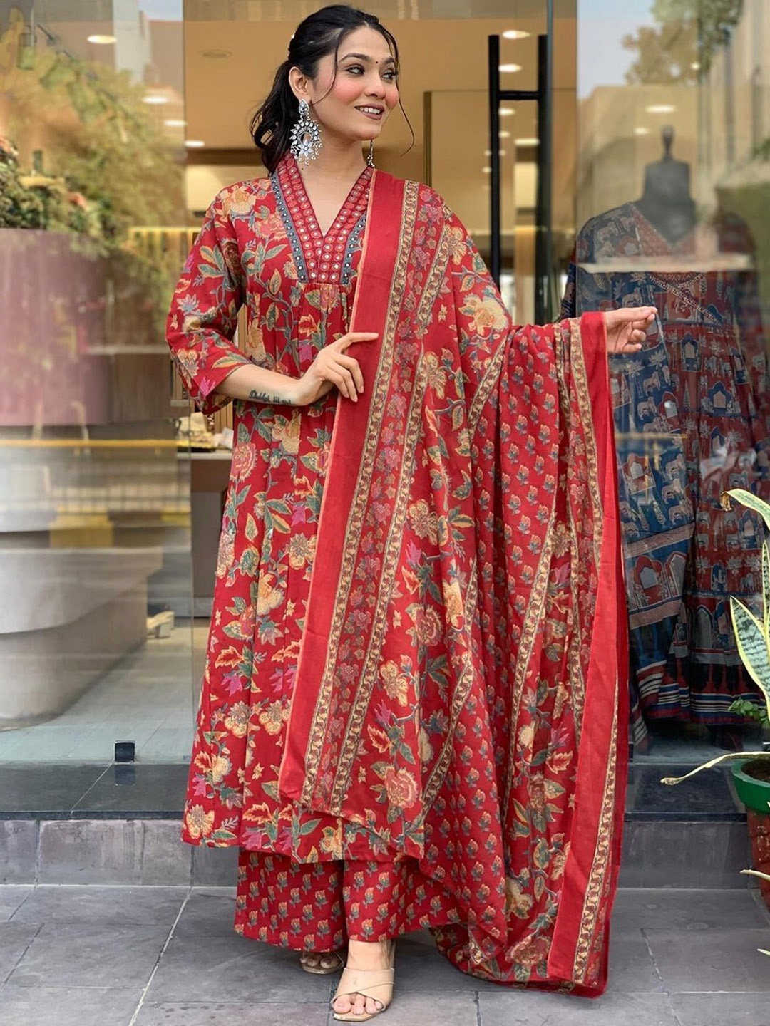 SIJOPA Floral Printed Pleated Mirror Work Pure Cotton A-Line Kurta With Palazzo & Dupatta, Red
SIJOPA Floral Printed Pleated Mirror Work Pure Cotton A-Line Kurta With Palazzo & Dupatta, Red