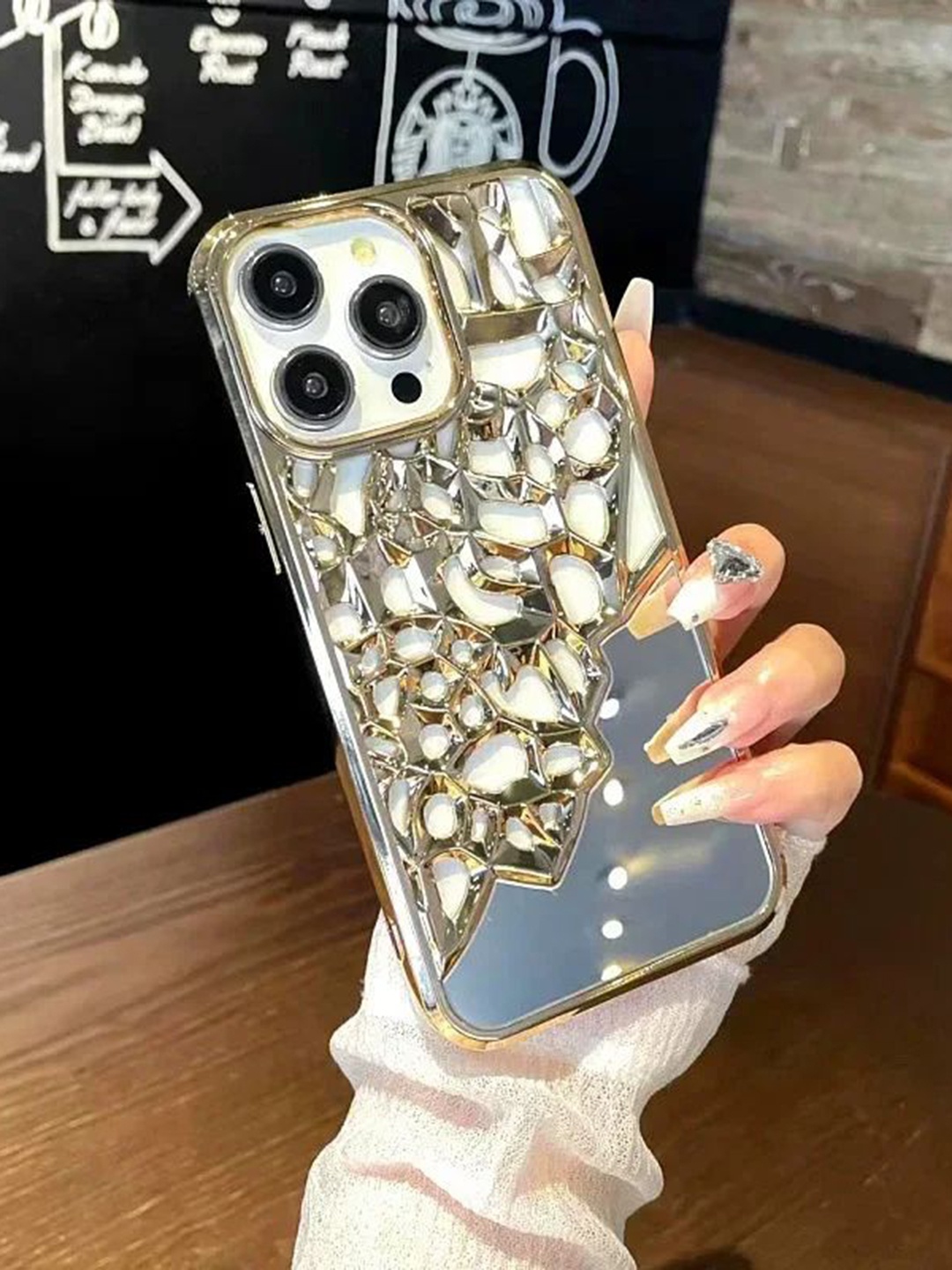 Luxury Kase LK117 Hollow Out Mirror Heat Dissipation Breathable iPhone 15 Pro Back Case, Gold
Luxury Kase LK117 Hollow Out Mirror Heat Dissipation Breathable iPhone 15 Pro Back Case, Gold