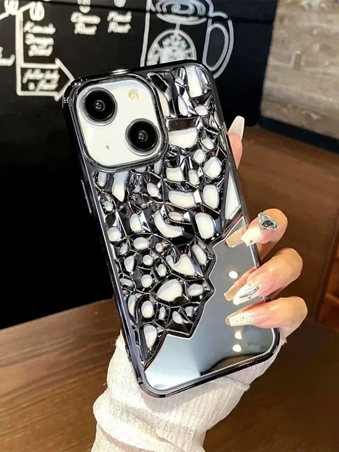 Luxury Kase LK117 Quirky iPhone 15 Hollow Out Mirror Heat Dissipation Back Case, Black
Luxury Kase LK117 Quirky iPhone 15 Hollow Out Mirror Heat Dissipation Back Case, Black