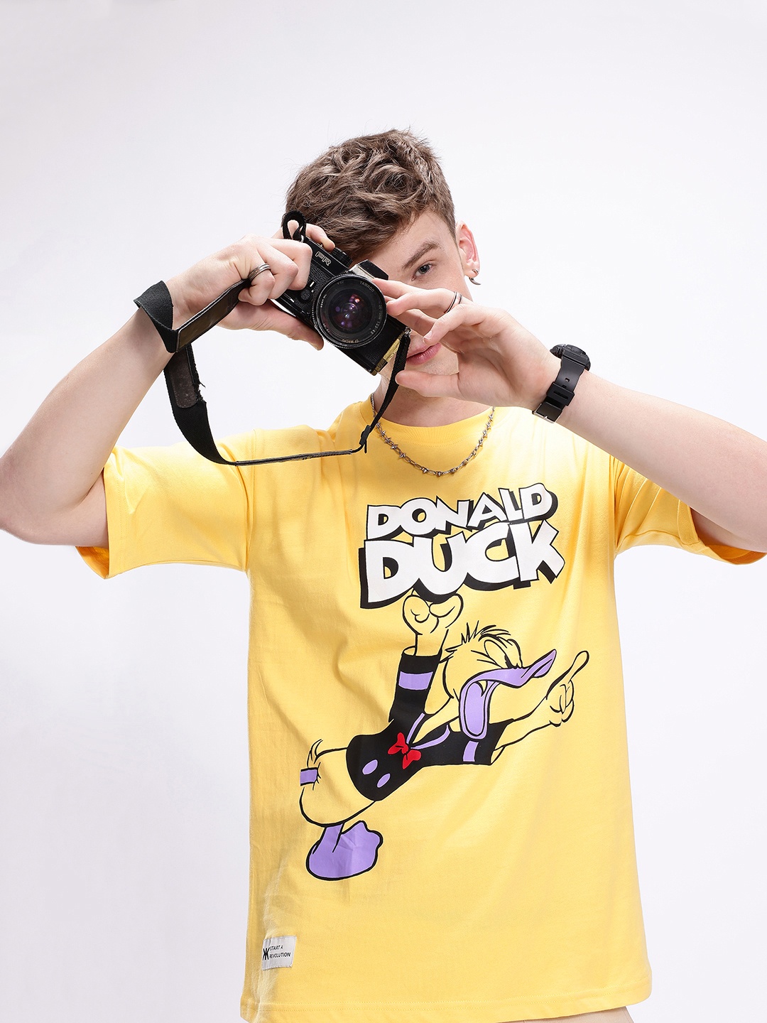 Kook N Keech Men Donald Duck Printed Drop-Shoulder Sleeves Oversized Pure Cotton T-shirt, Yellow
Kook N Keech Men Donald Duck Printed Drop-Shoulder Sleeves Oversized Pure Cotton T-shirt, Yellow