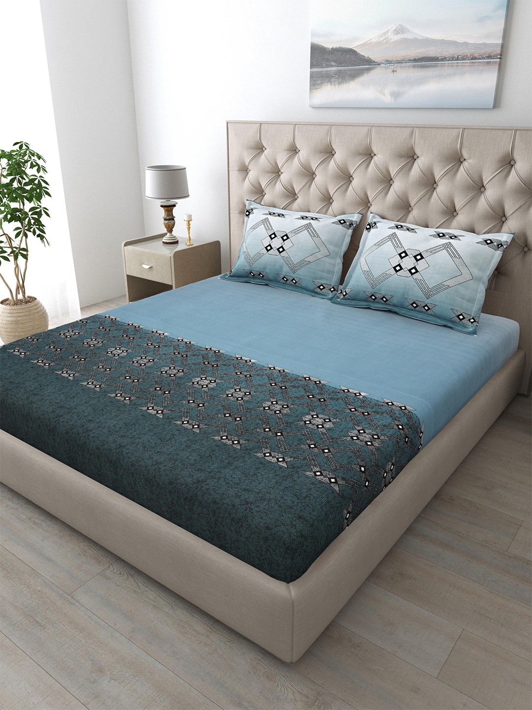MAFATLAL Blue & White Geometric Printed Cotton 186 TC King Bedsheet Set-2.74 m x 2.74 m
MAFATLAL Blue & White Geometric Printed Cotton 186 TC King Bedsheet Set-2.74 m x 2.74 m