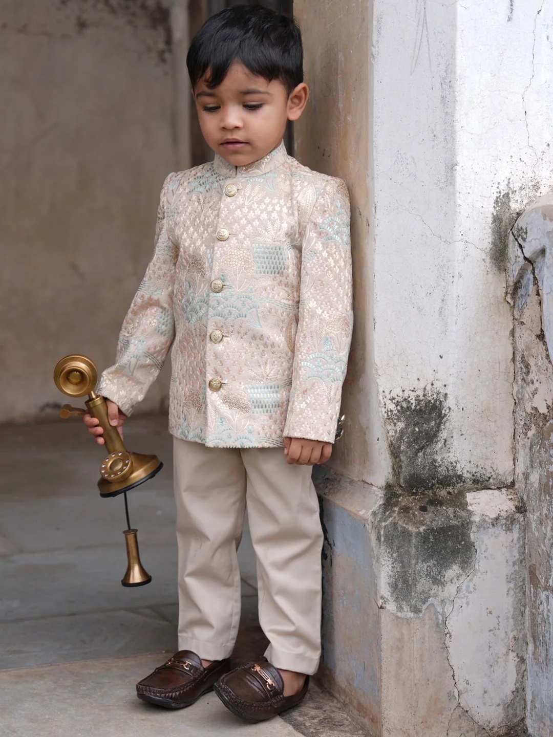Funny Bones Clothings Boys Jodhpuri Floral Embroided Velvet Blazer With Trousers, Cream
Funny Bones Clothings Boys Jodhpuri Floral Embroided Velvet Blazer With Trousers, Cream
