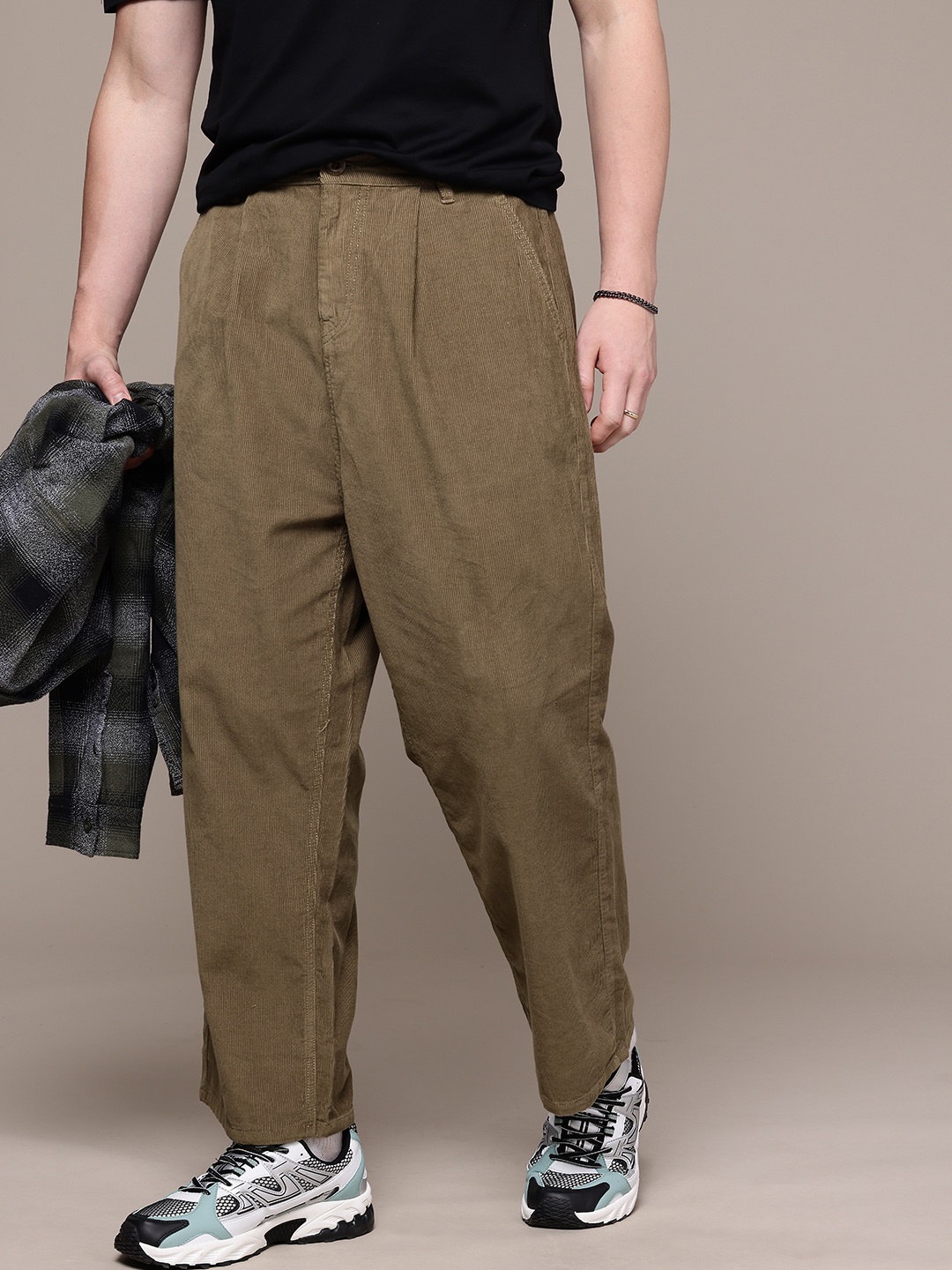 The Roadster Lifestyle Co. Men Relaxed Pure Cotton Loose Fit Pleated Trousers, Olive
The Roadster Lifestyle Co. Men Relaxed Pure Cotton Loose Fit Pleated Trousers, Olive