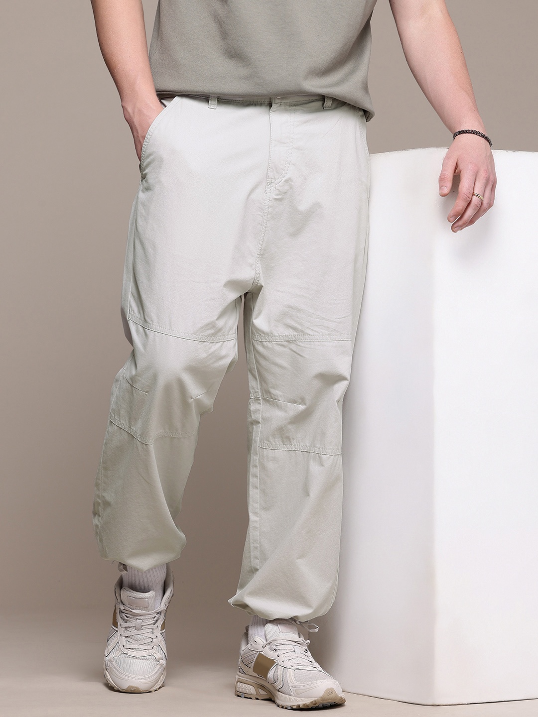 The Roadster Lifestyle Co. Men Relaxed Pure Cotton Loose Fit Parachute Trousers, Off white
The Roadster Lifestyle Co. Men Relaxed Pure Cotton Loose Fit Parachute Trousers, Off white