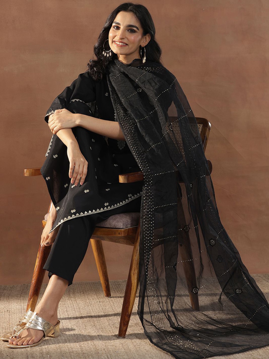 Libas Women Floral Embroidered Regular Sequinned Kurta with Trousers & With Dupatta, Black
Libas Women Floral Embroidered Regular Sequinned Kurta with Trousers & With Dupatta, Black