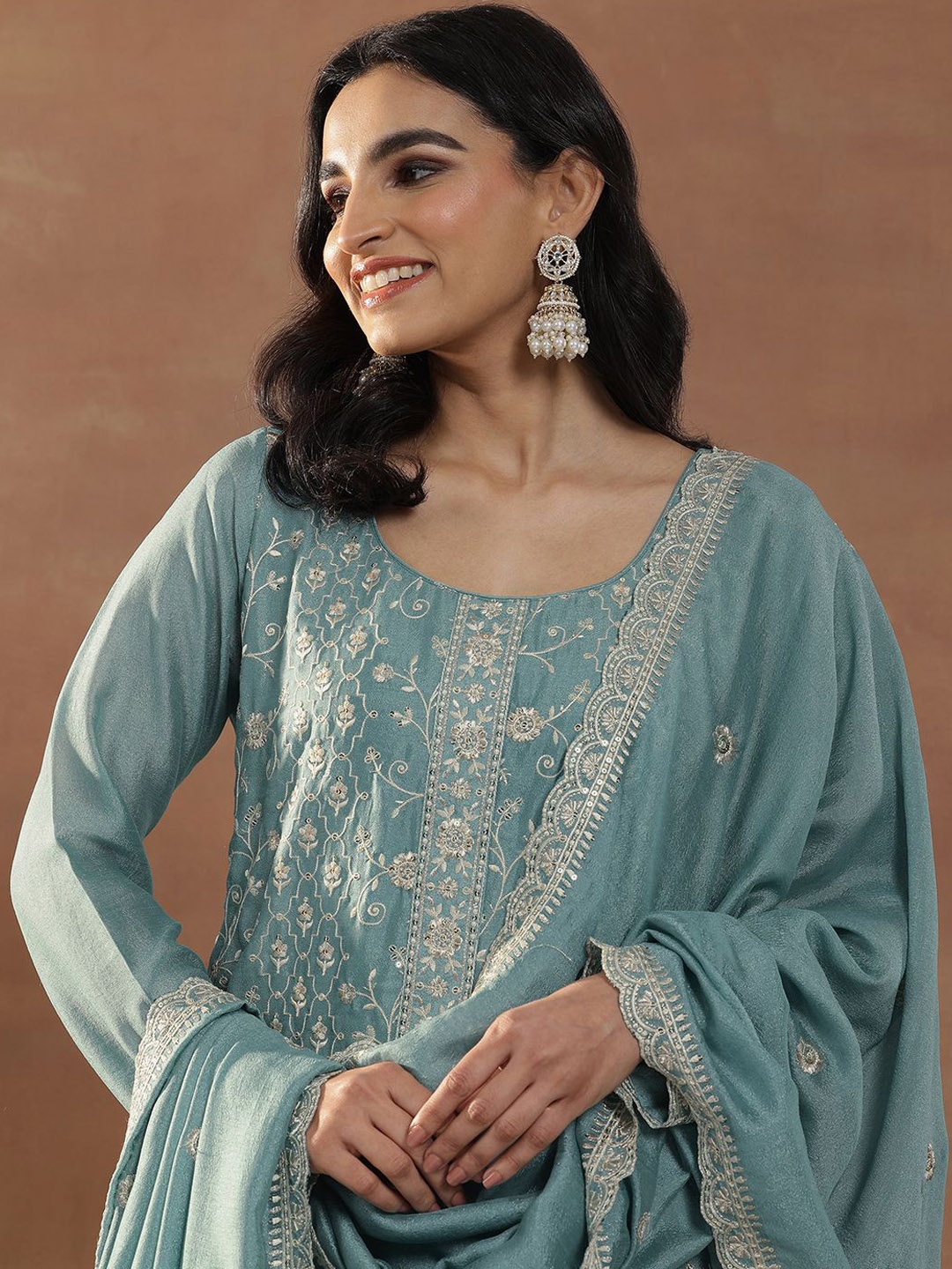 Libas Blue Floral Embroidered Scoop Neck Sequinned Straight Kurta With Trousers & Dupatta
Libas Blue Floral Embroidered Scoop Neck Sequinned Straight Kurta With Trousers & Dupatta