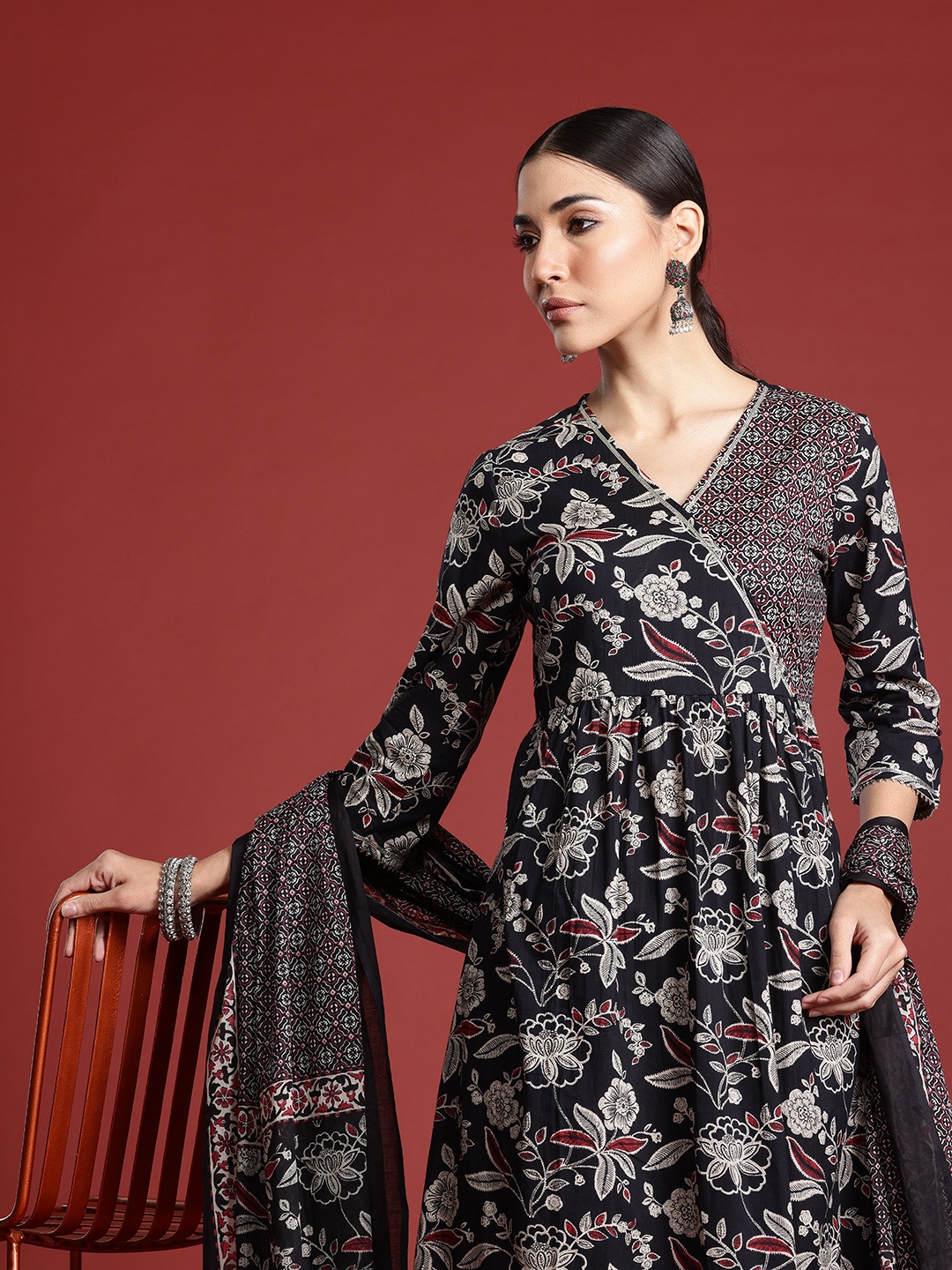 Indo Era Floral Printed Angrakha Gotta Patti Pure Cotton Kurta Set & Dupatta, Black
Indo Era Floral Printed Angrakha Gotta Patti Pure Cotton Kurta Set & Dupatta, Black