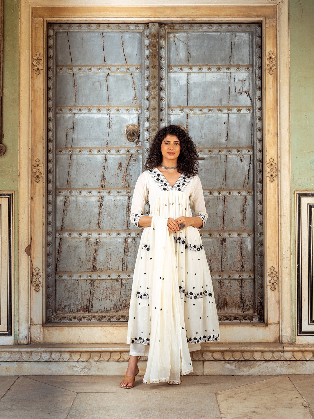 SHILPI HANDICRAFTS Floral Embroidered Sequinned Pure Cotton Kurta With Trouser & Dupatta, White
SHILPI HANDICRAFTS Floral Embroidered Sequinned Pure Cotton Kurta With Trouser & Dupatta, White