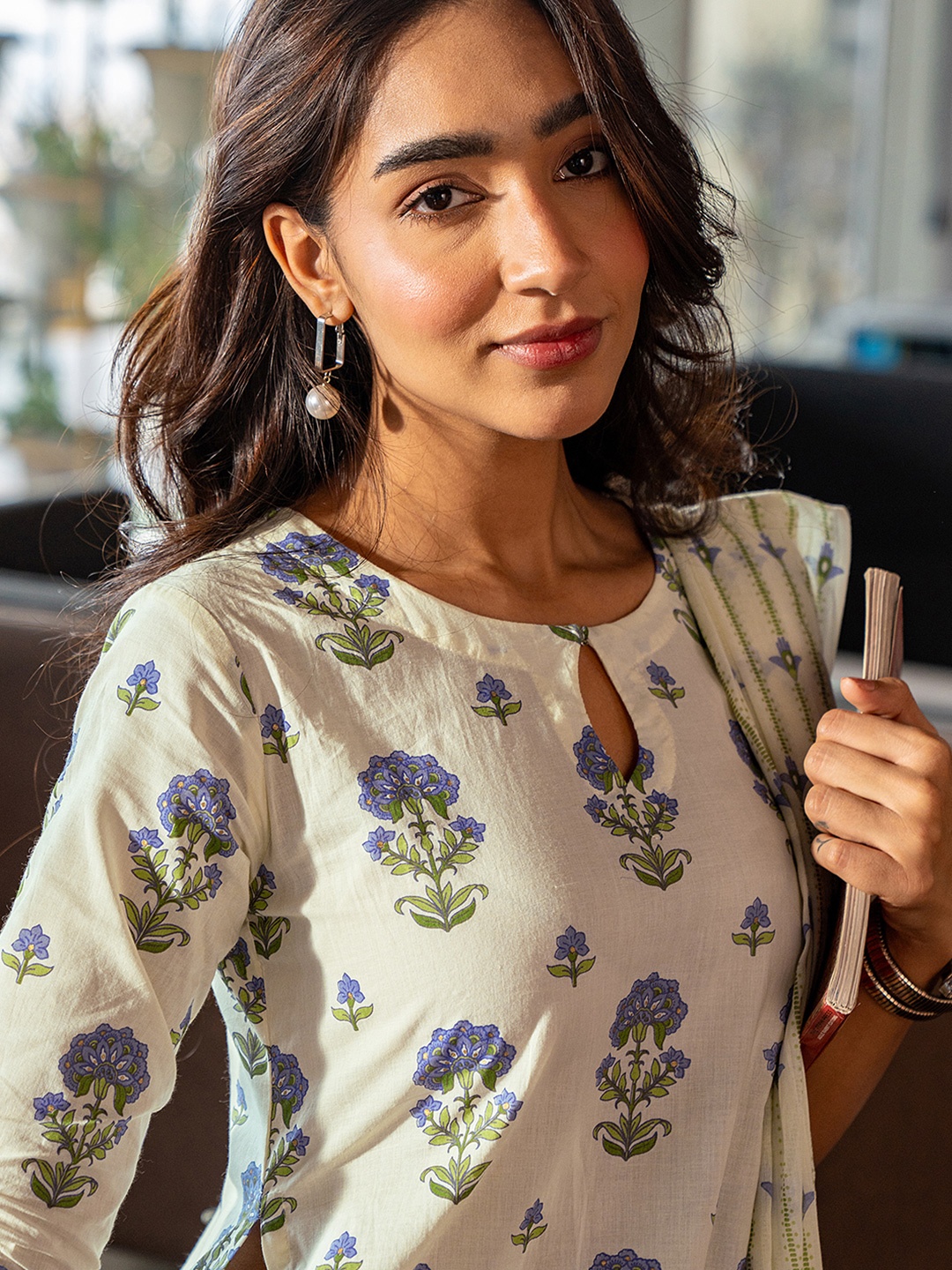 Libas Off White Floral Printed High Slit Keyhole Neck Straight Kurta With Salwar & Dupatta
Libas Off White Floral Printed High Slit Keyhole Neck Straight Kurta With Salwar & Dupatta