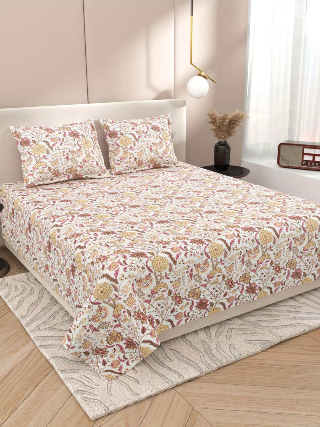 DREAM WEAVERZ White & Pink Floral Printed Cotton 220 TC King Bedsheet Set 2.75 m x 2.55 m
DREAM WEAVERZ White & Pink Floral Printed Cotton 220 TC King Bedsheet Set 2.75 m x 2.55 m