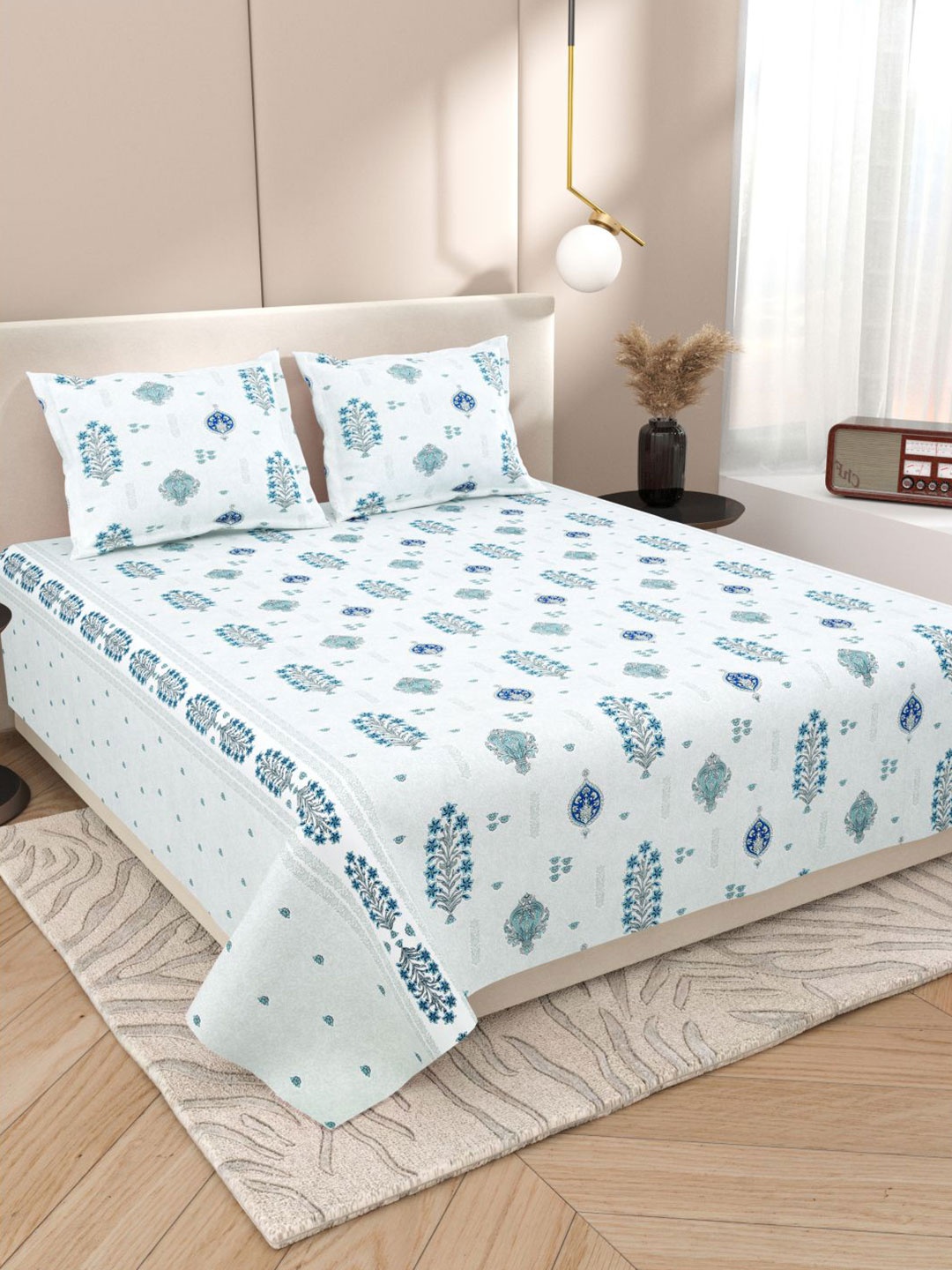 DREAM WEAVERZ White & Blue Floral Printed 220 TC King Bedsheet Set 2.75 m x 2.55 m
DREAM WEAVERZ White & Blue Floral Printed 220 TC King Bedsheet Set 2.75 m x 2.55 m