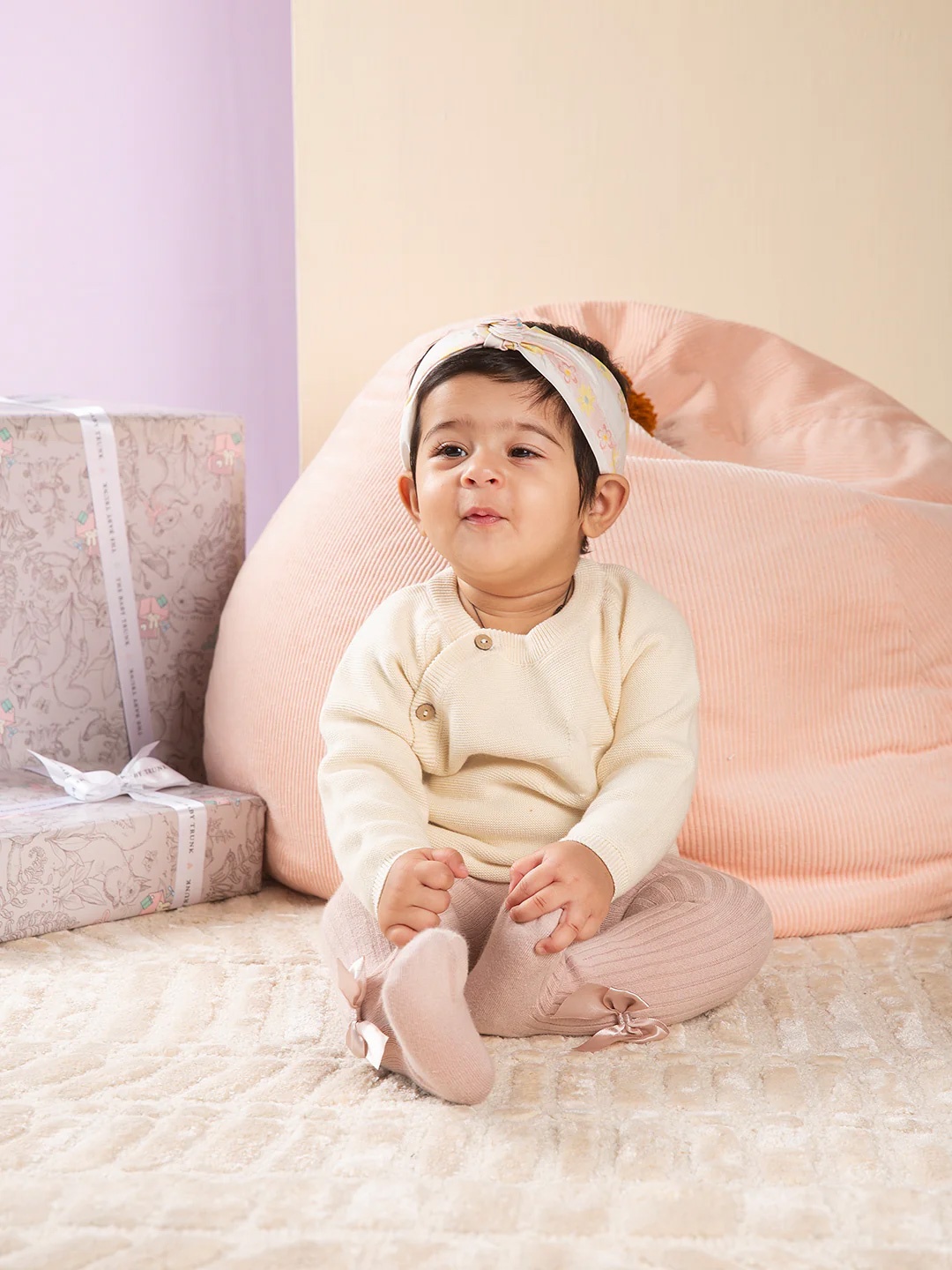 THE BABY TRUNK Baby Knit Sweater With Contrast Pink Sherpa Lining grey Wool, Off white
THE BABY TRUNK Baby Knit Sweater With Contrast Pink Sherpa Lining grey Wool, Off white
