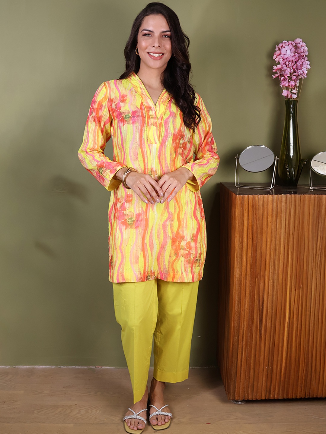 ALLUREARMOIRE Floral Printed V-Neck Sequinned Chanderi Cotton Straight Kurti With Trousers, Yellow
ALLUREARMOIRE Floral Printed V-Neck Sequinned Chanderi Cotton Straight Kurti With Trousers, Yellow